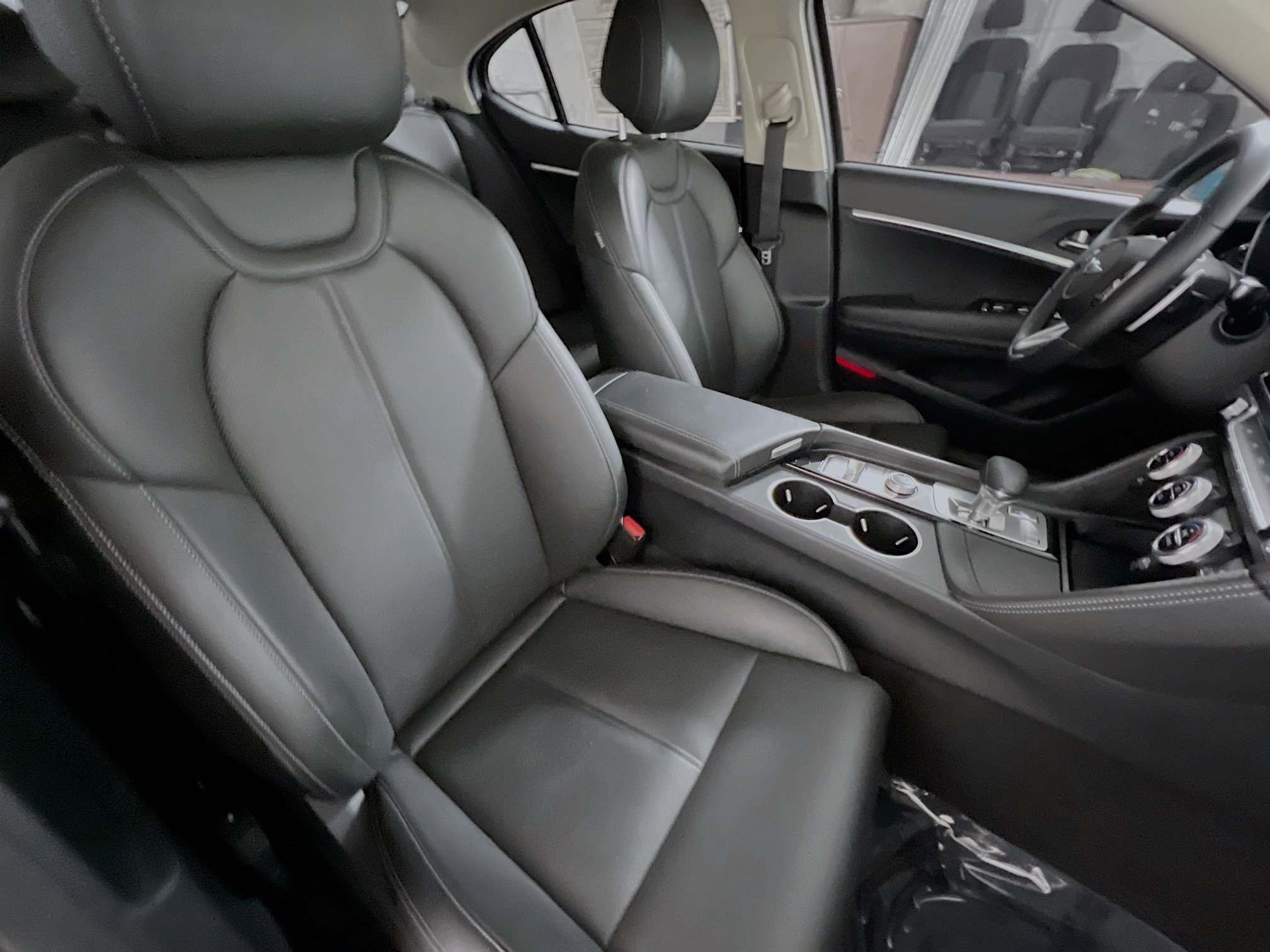 Used 2023 Genesis G70 2.0T image 31