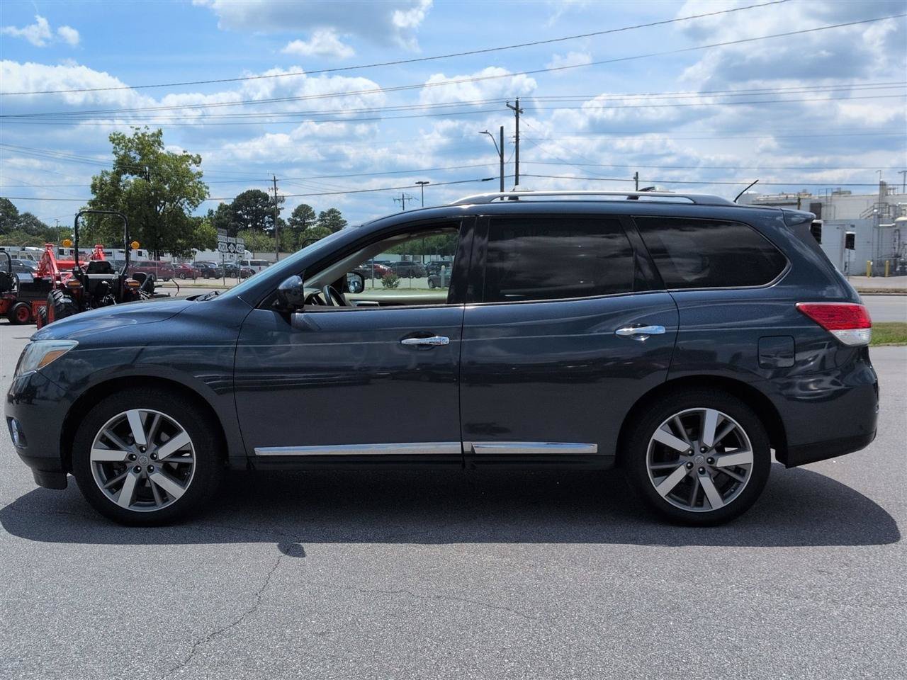 Used 2016 Nissan Pathfinder Platinum FWD image 6