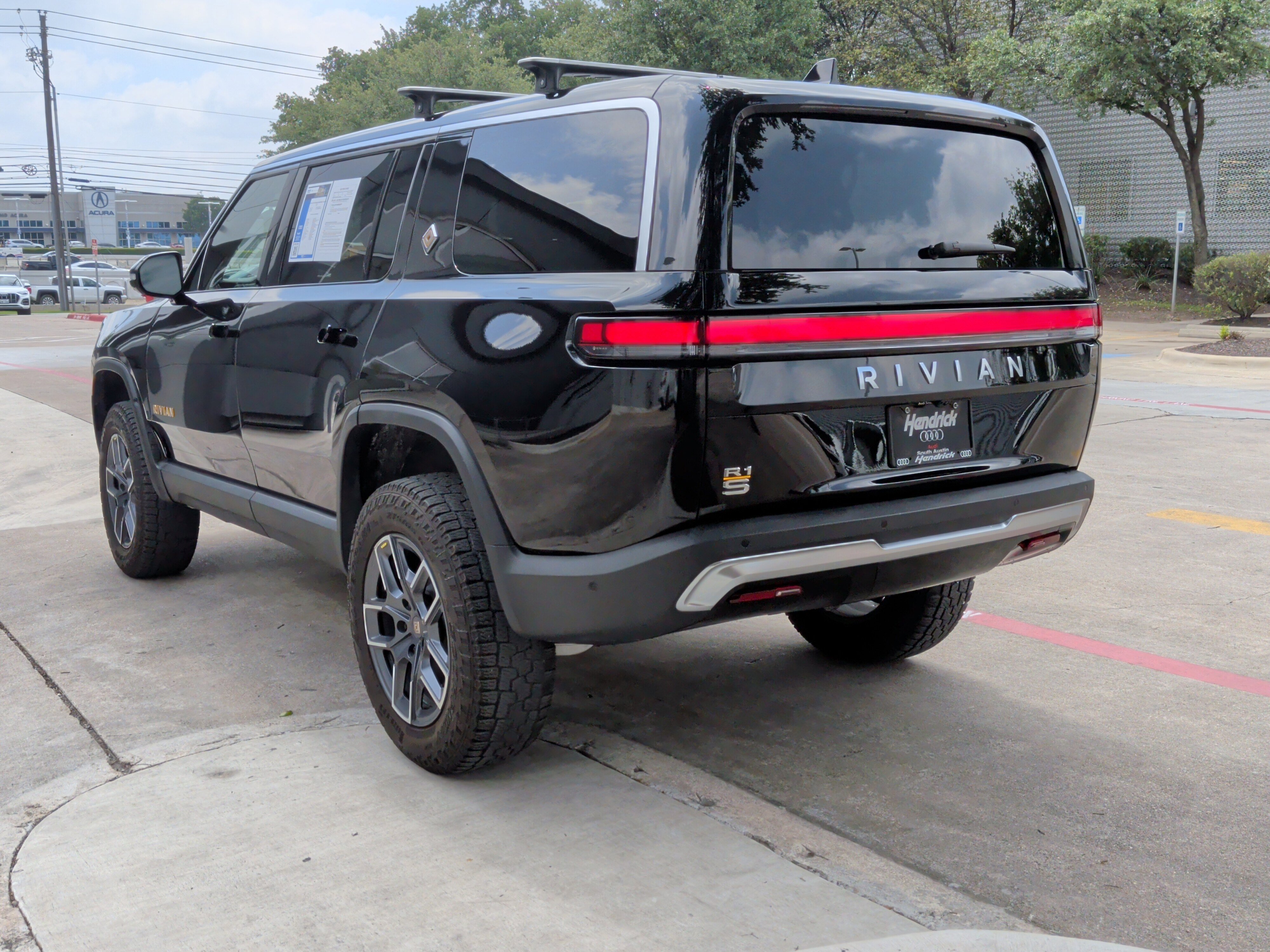 Used 2023 Rivian R1S Adventure AWD/4WD image 8