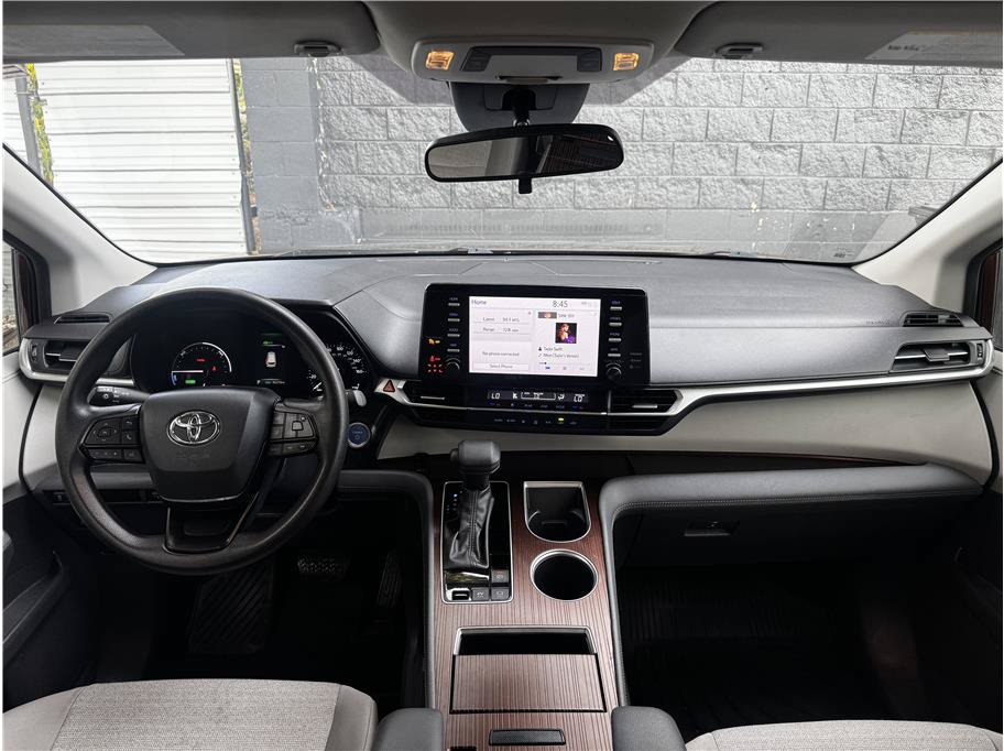 Used 2024 Toyota Sienna LE AWD/4WD image 19