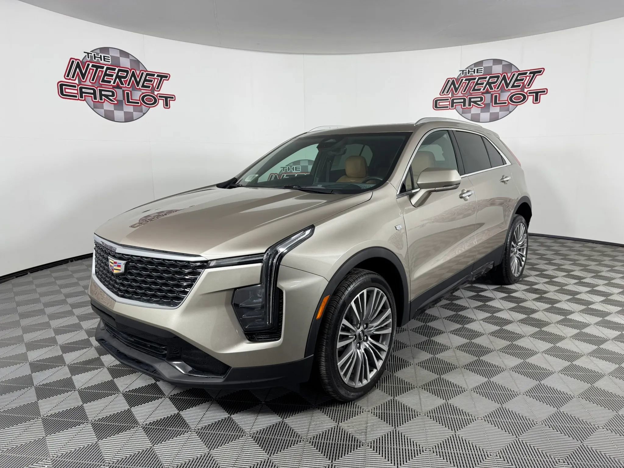 Used 2024 Cadillac XT4 Premium Luxury w/ Technology Package AWD/4WD image 3