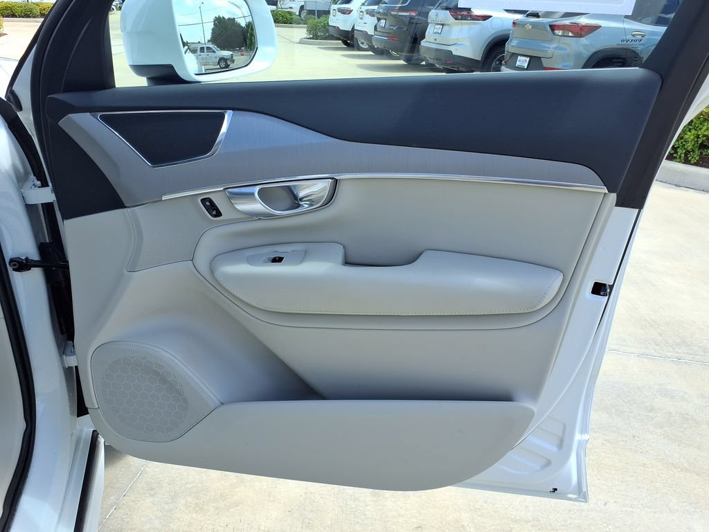 Used 2025 Volvo XC90 B5 Core AWD/4WD image 25