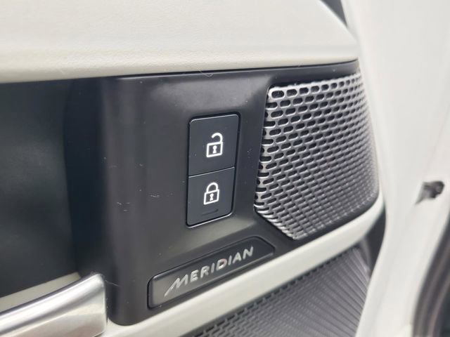 Used 2024 Land Rover Defender 110 S image 11