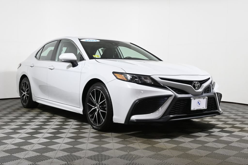 Used 2024 Toyota Camry SE w/ Cold Weather Package AWD/4WD image 9