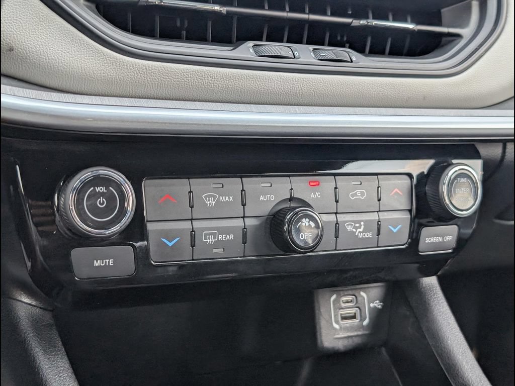 Used 2025 Jeep Compass Limited AWD/4WD image 16
