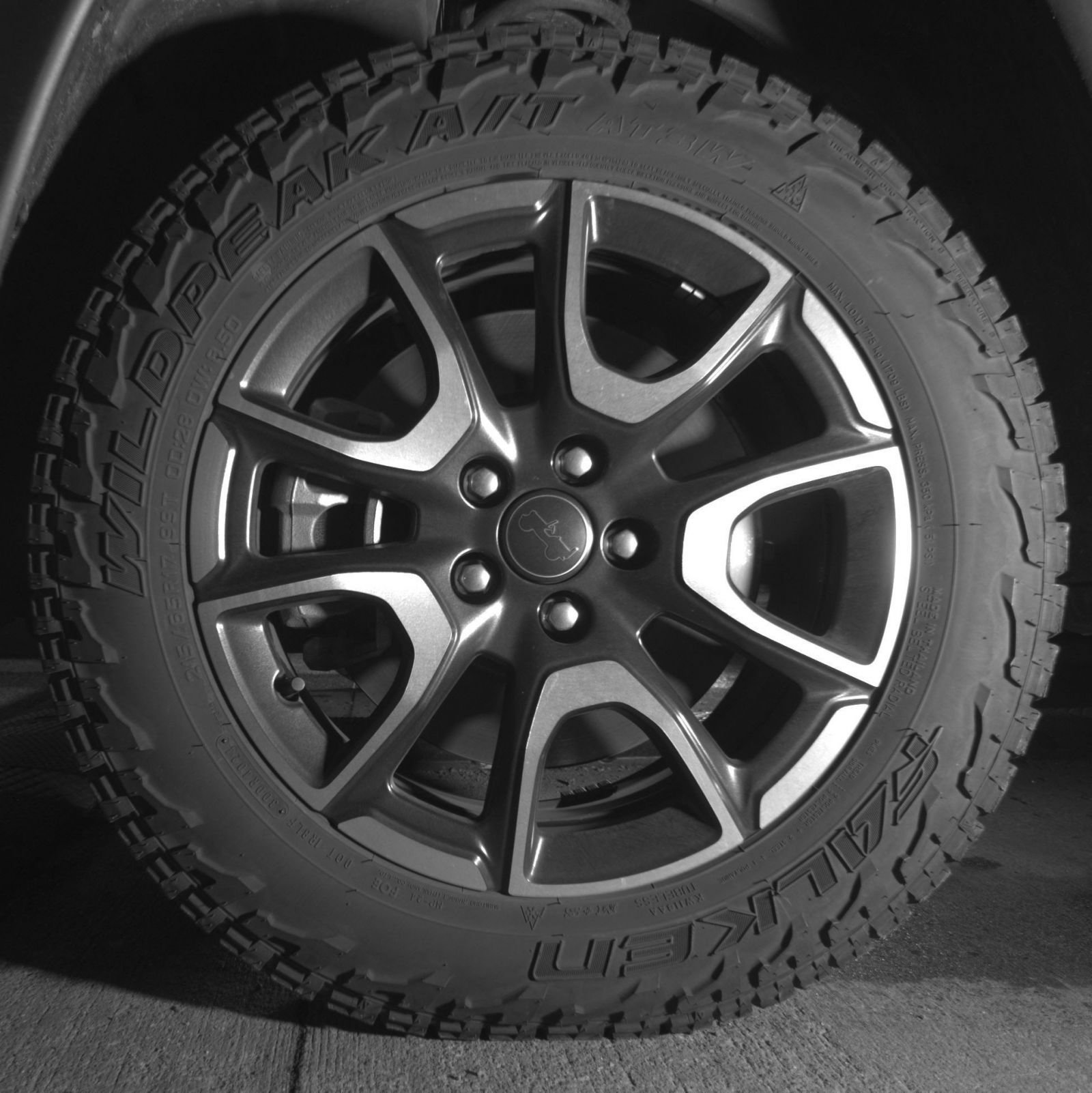 Used 2025 Jeep Compass Trailhawk AWD/4WD image 14