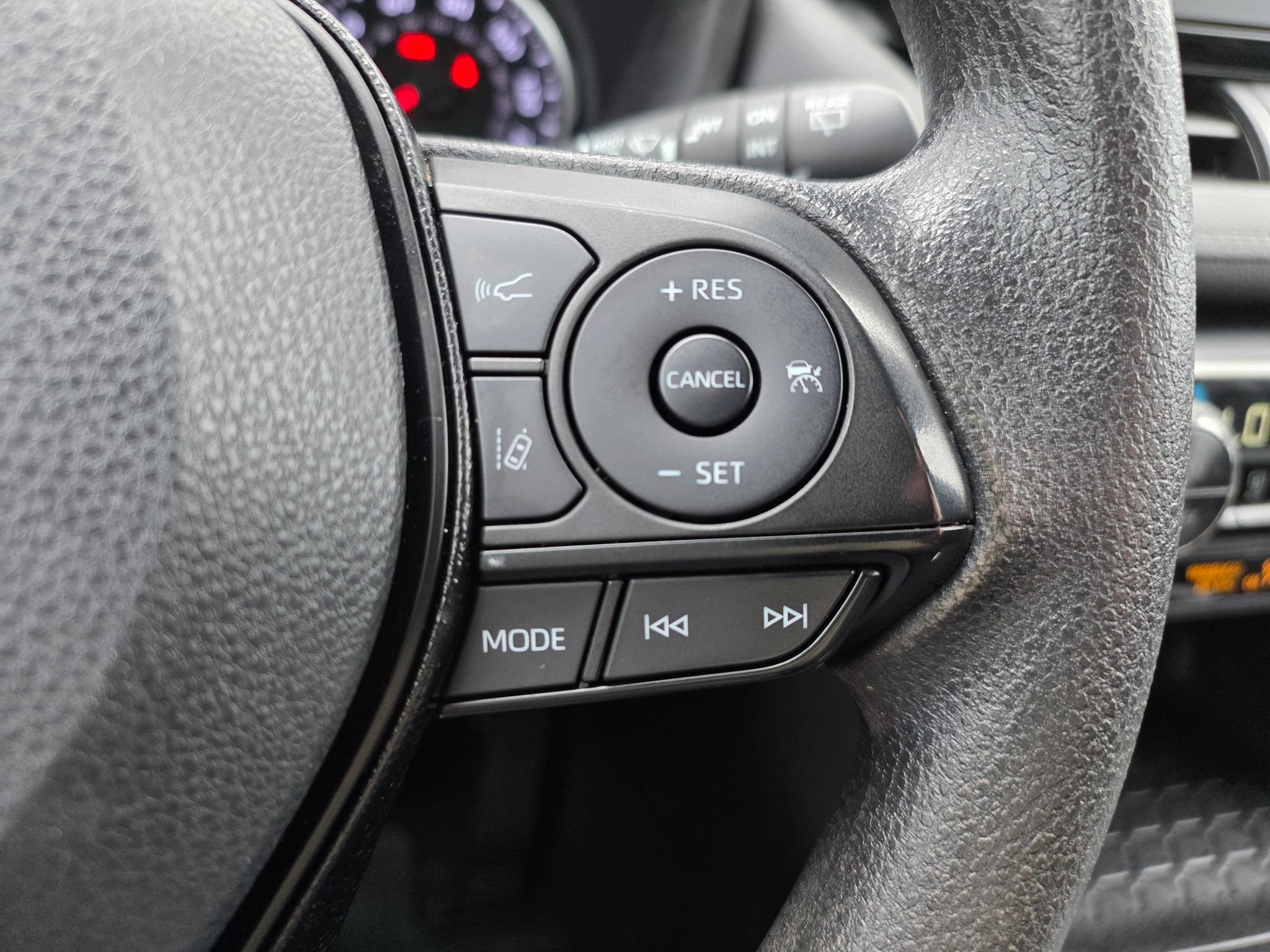 Used 2021 Toyota RAV4 XLE AWD/4WD image 18