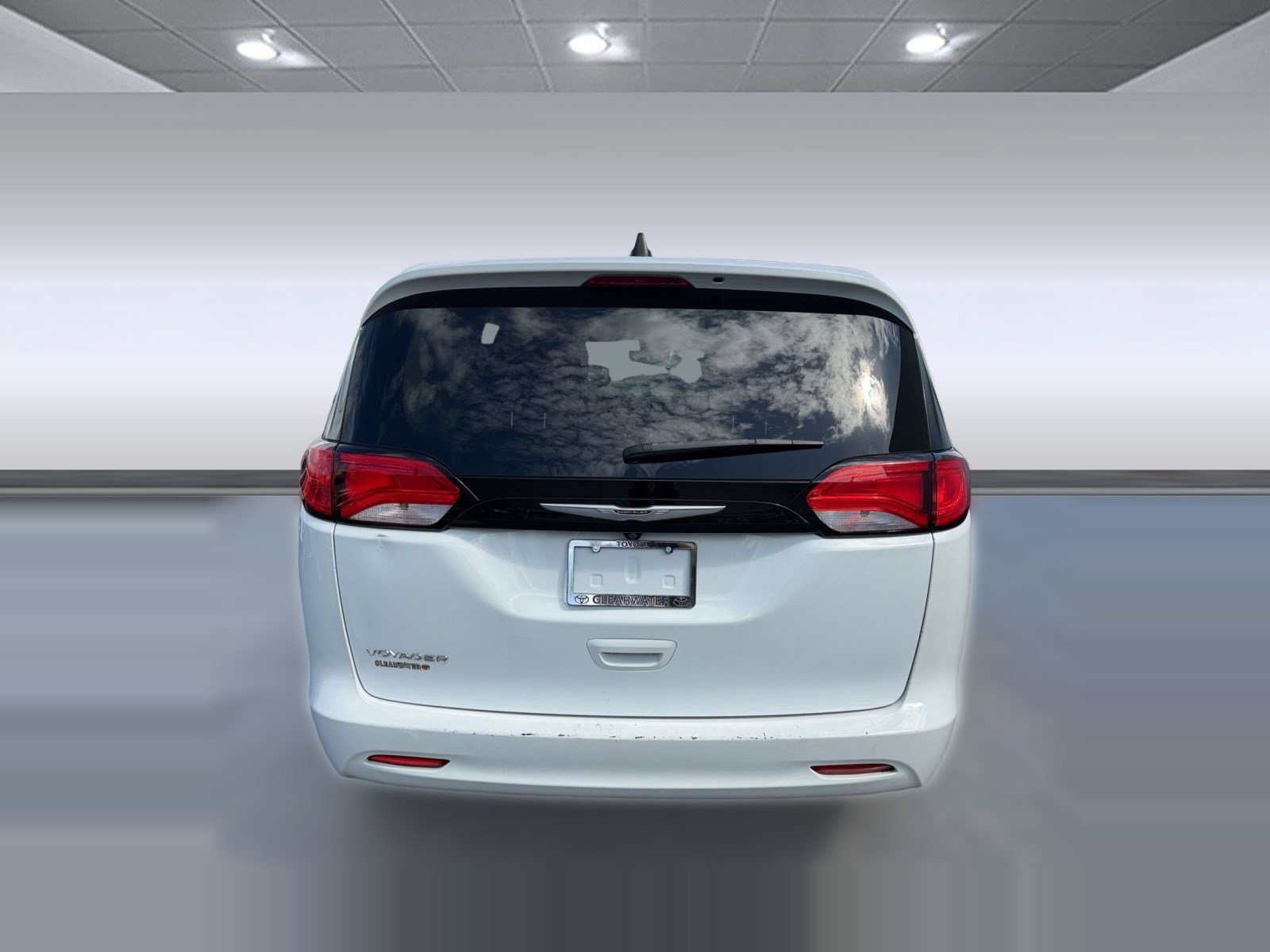 Used 2023 Chrysler Voyager LX FWD image 10