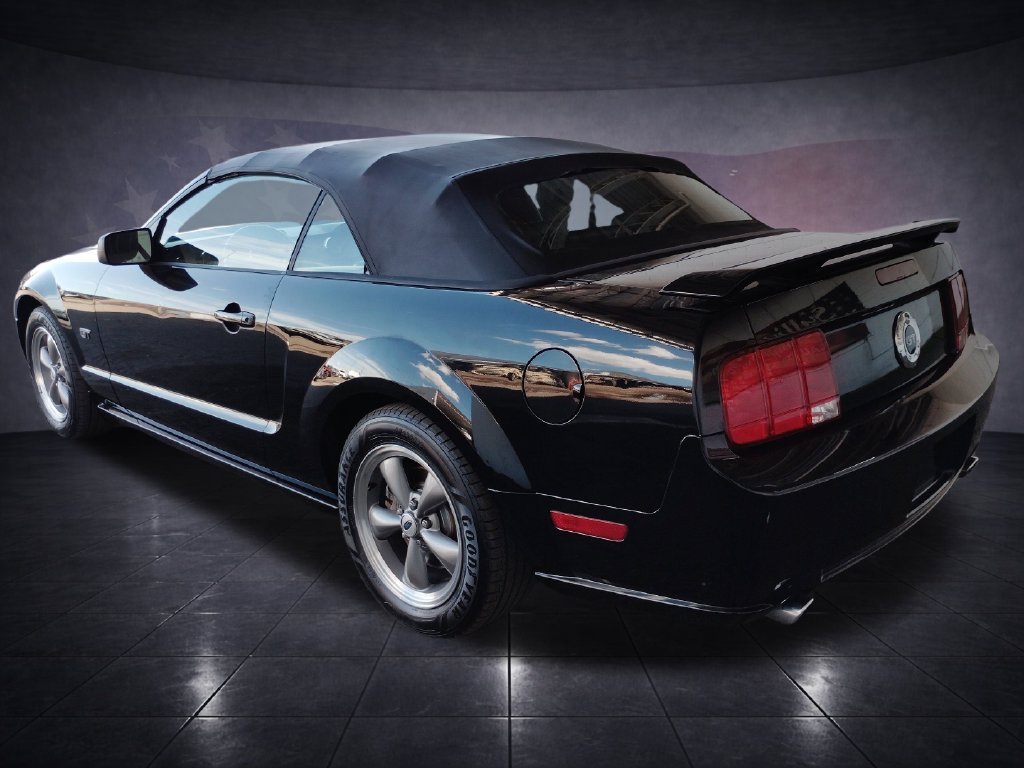 Used 2005 Ford Mustang GT RWD image 3