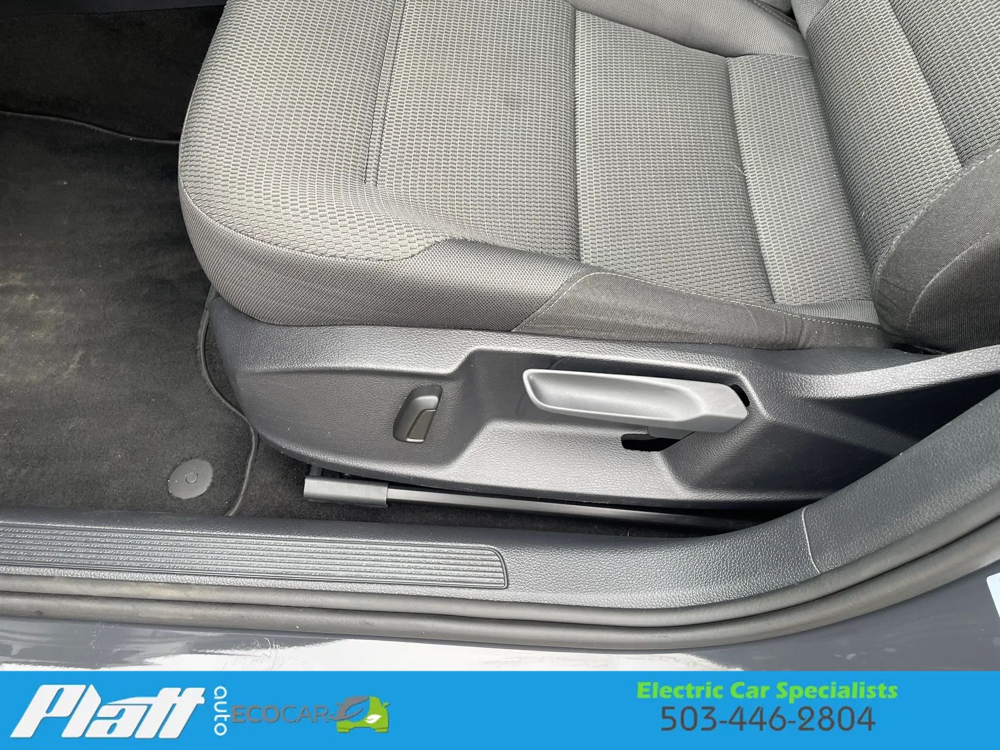 Used 2019 Volkswagen e-Golf SE w/ Driver Assistance Package FWD image 21