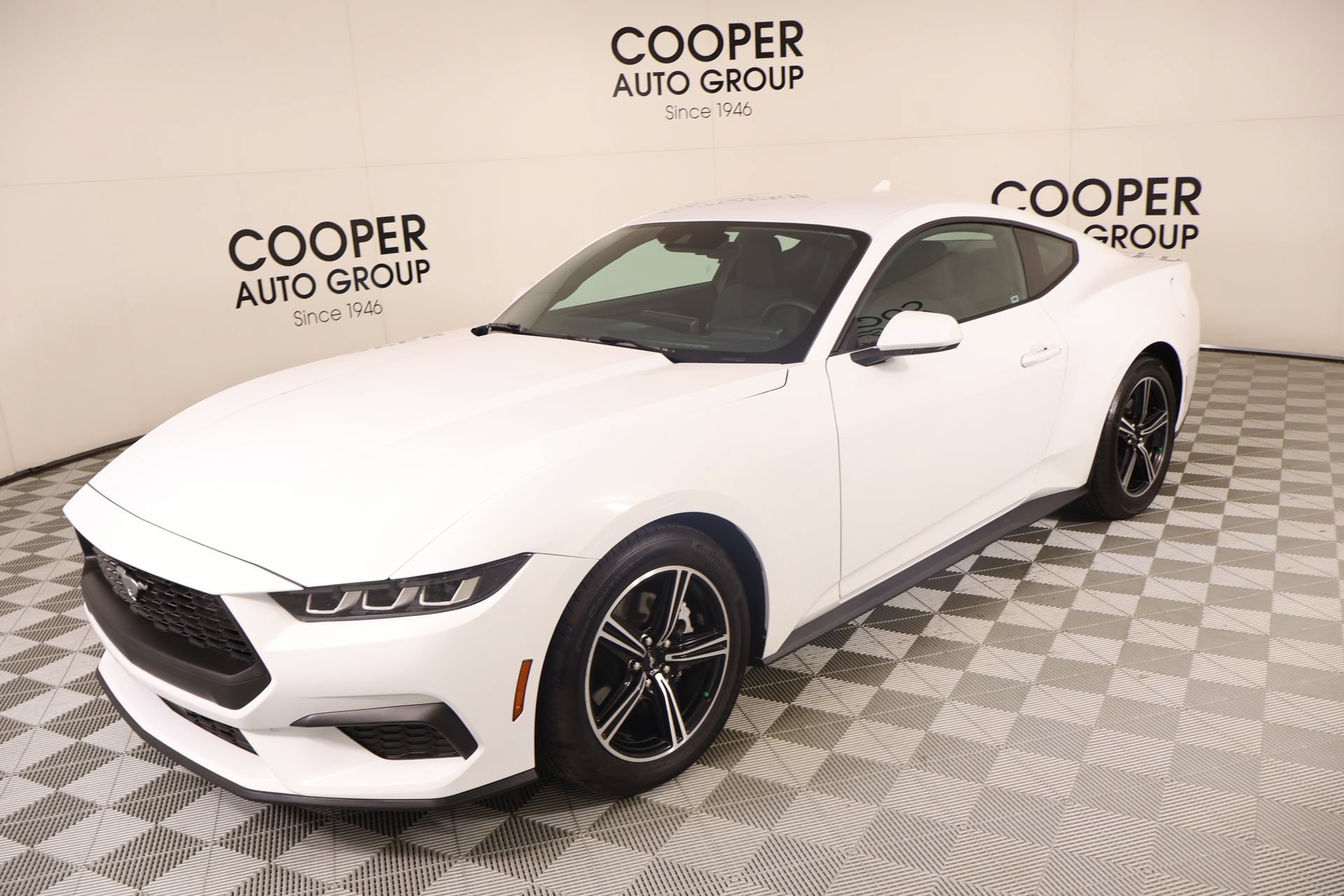 Used 2024 Ford Mustang Coupe RWD image 9