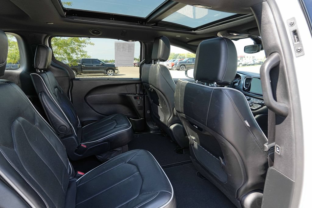 Used 2025 Chrysler Pacifica Limited FWD image 24