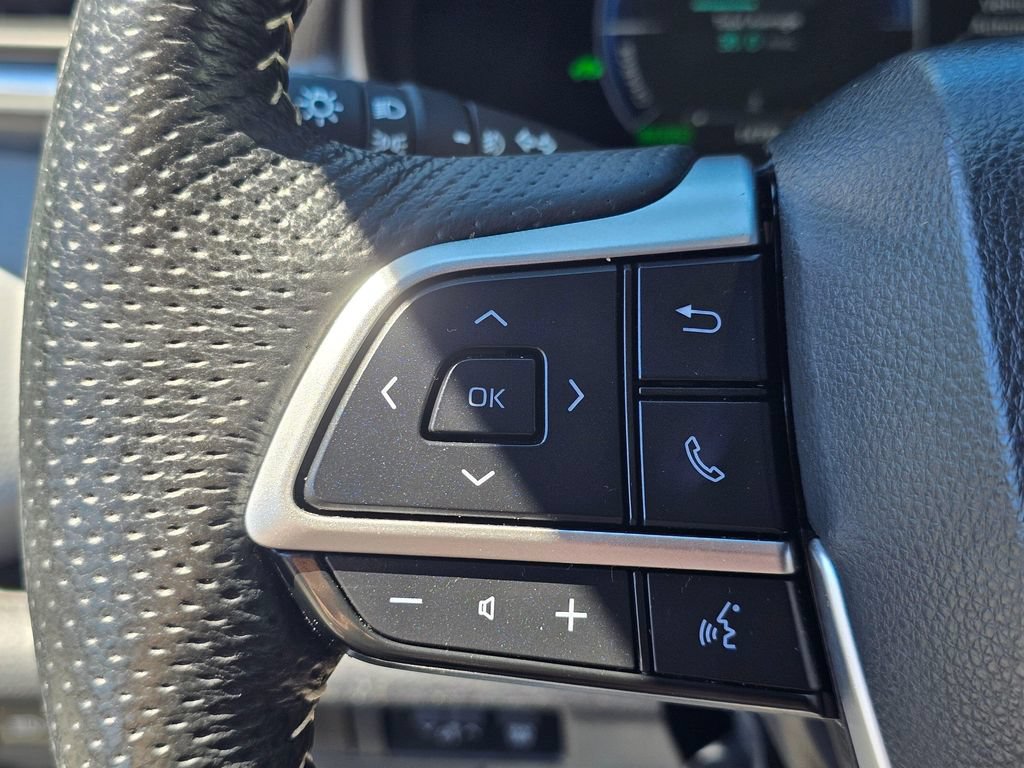Used 2025 Toyota Sienna XSE AWD/4WD image 32