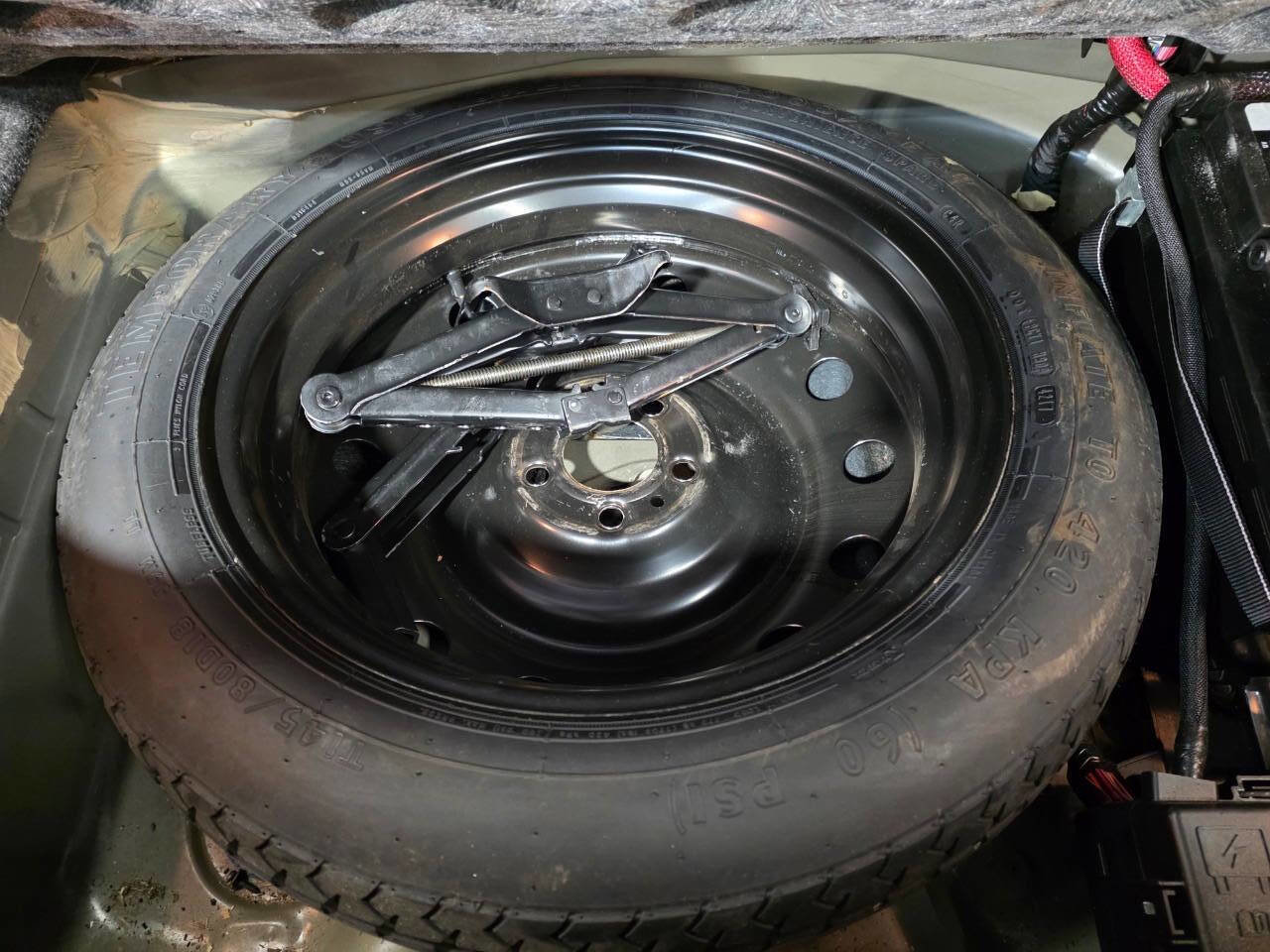 Used 2018 Chrysler 300 Touring L AWD/4WD image 30