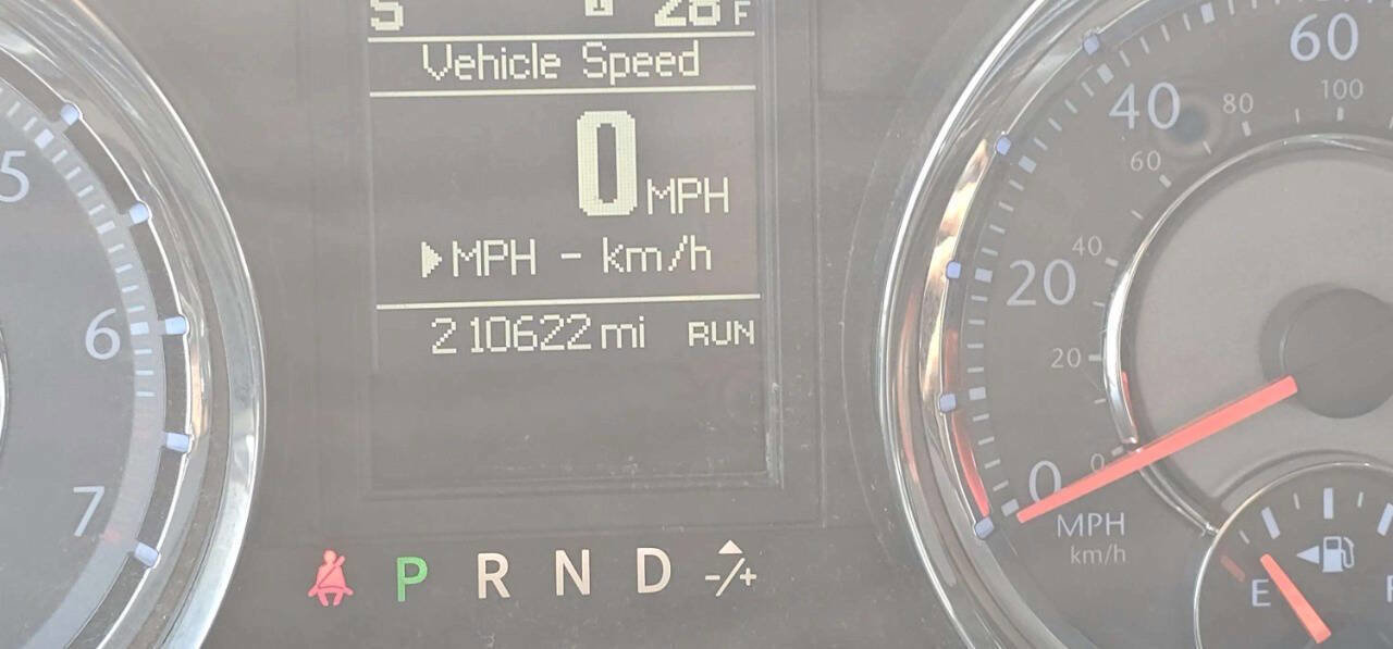 Used 2016 Chrysler Town & Country Touring image 12