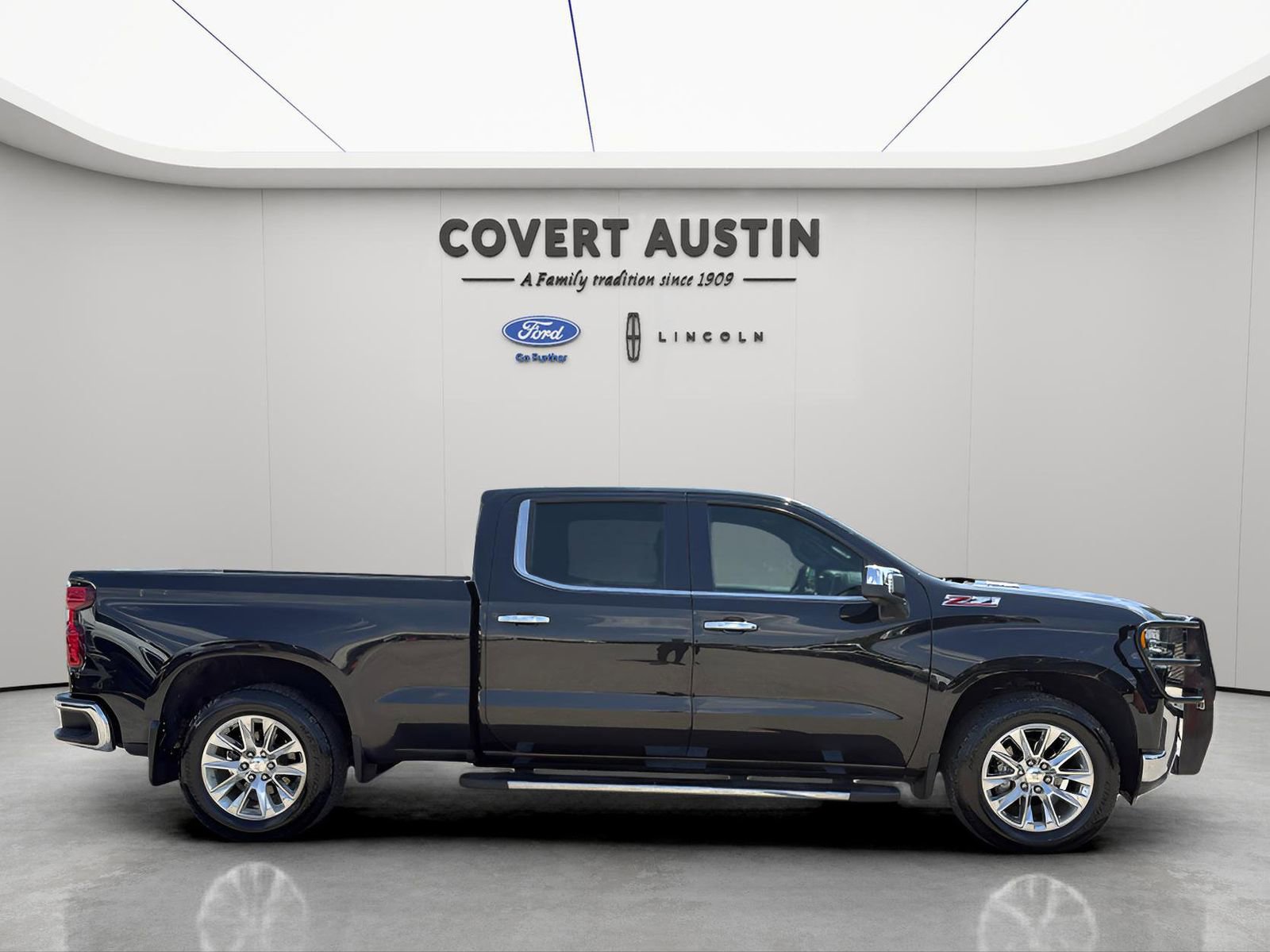 Used 2022 Chevrolet Silverado 1500 LTZ w/ Z71 Off-Road Package image 6