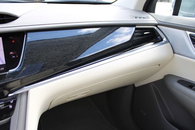Certified 2025 Cadillac XT6 Premium Luxury AWD/4WD image 24