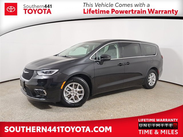 Used 2023 Chrysler Pacifica Touring-L image 1