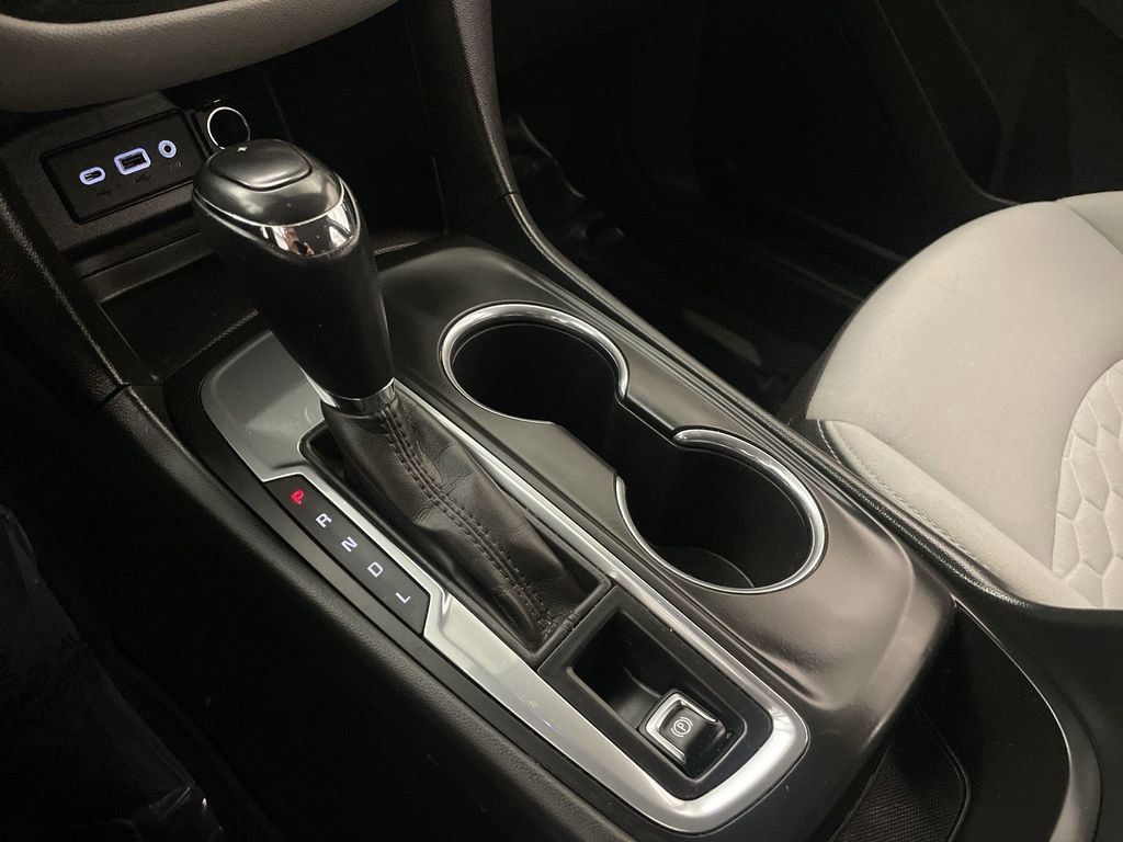 Used 2019 Chevrolet Equinox LT w/ Driver Convenience Package image 9