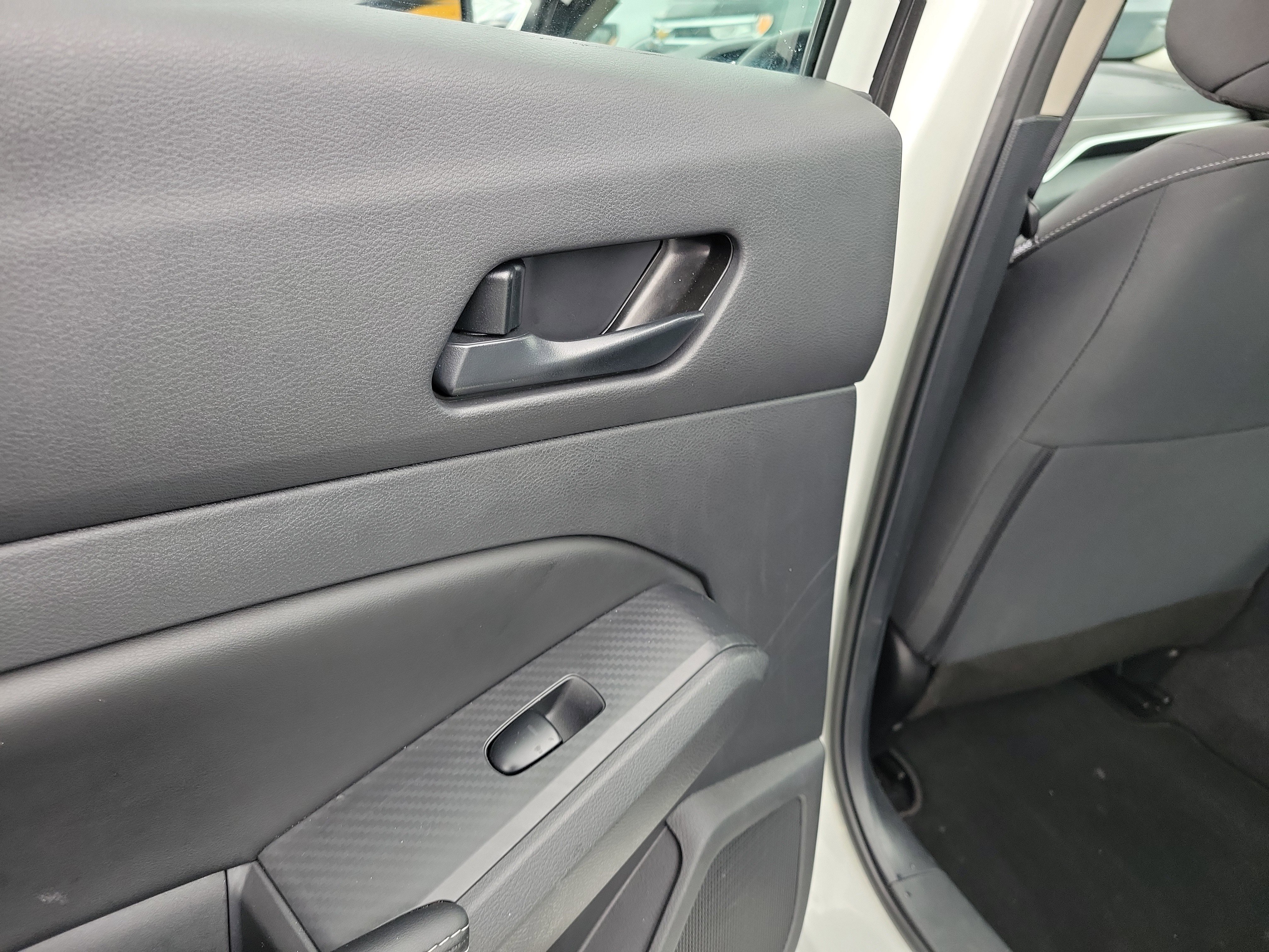 Used 2025 Nissan Altima 2.5 SV FWD image 13