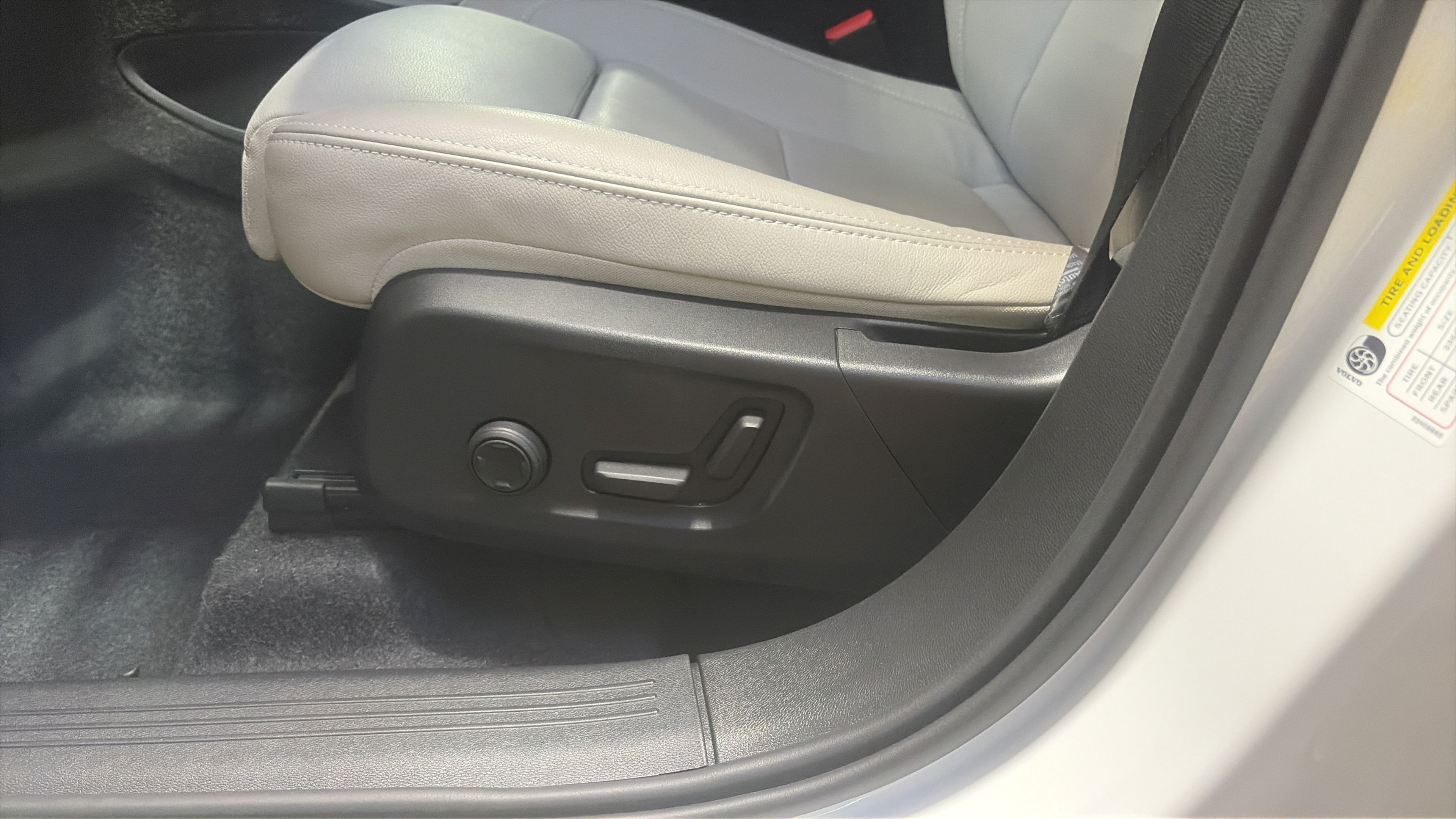Used 2026 Volvo XC40 B5 Plus w/ Protection Package Premier AWD/4WD image 26