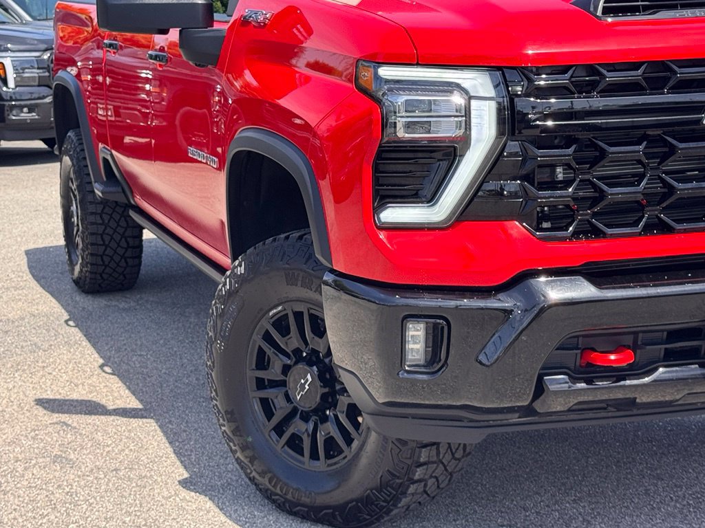 Used 2024 Chevrolet Silverado 2500 ZR2 w/ Technology Package AWD/4WD image 4