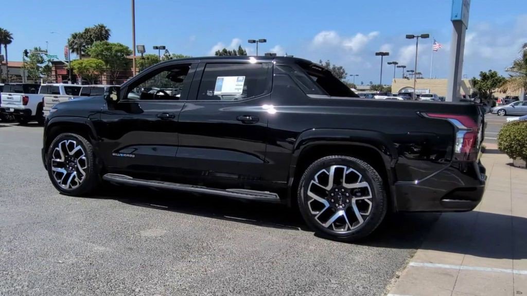 Certified 2024 Chevrolet Silverado EV RST AWD/4WD image 7