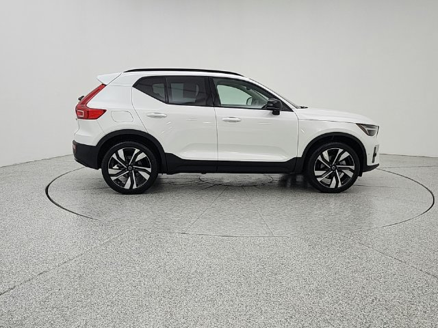 Certified 2025 Volvo XC40 B5 Ultra AWD/4WD image 4