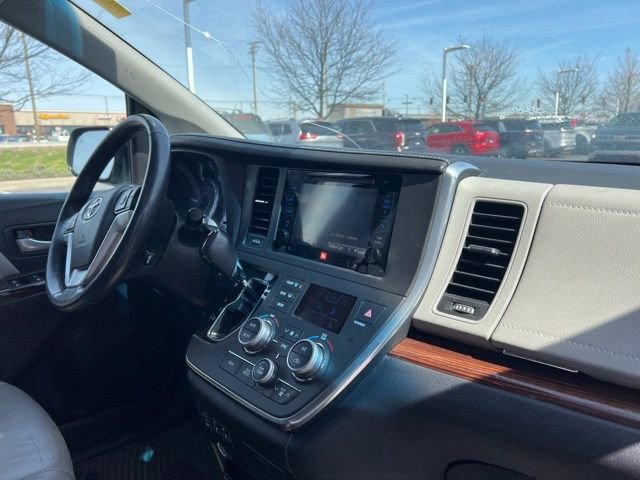 Used 2015 Toyota Sienna Limited Premium image 38