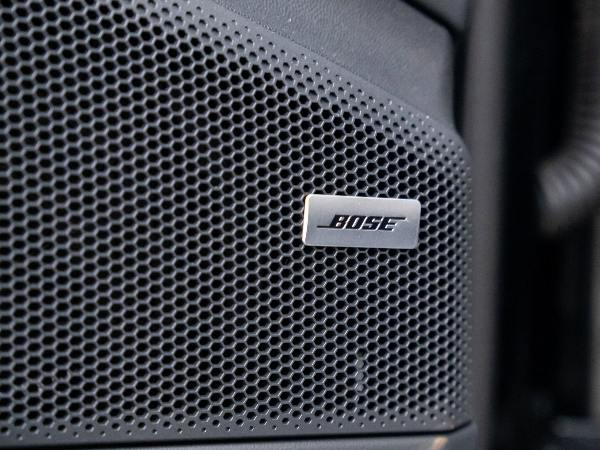 Certified 2025 Porsche Macan 4 Electric image 15