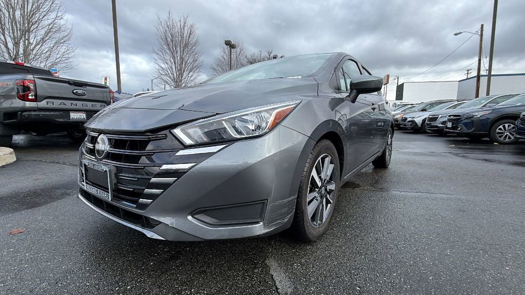 Used 2023 Nissan Versa SV image 9