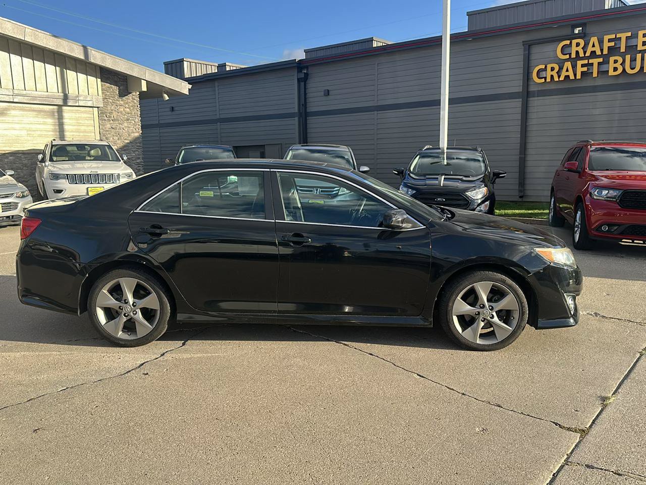 Used 2014 Toyota Camry SE FWD image 3
