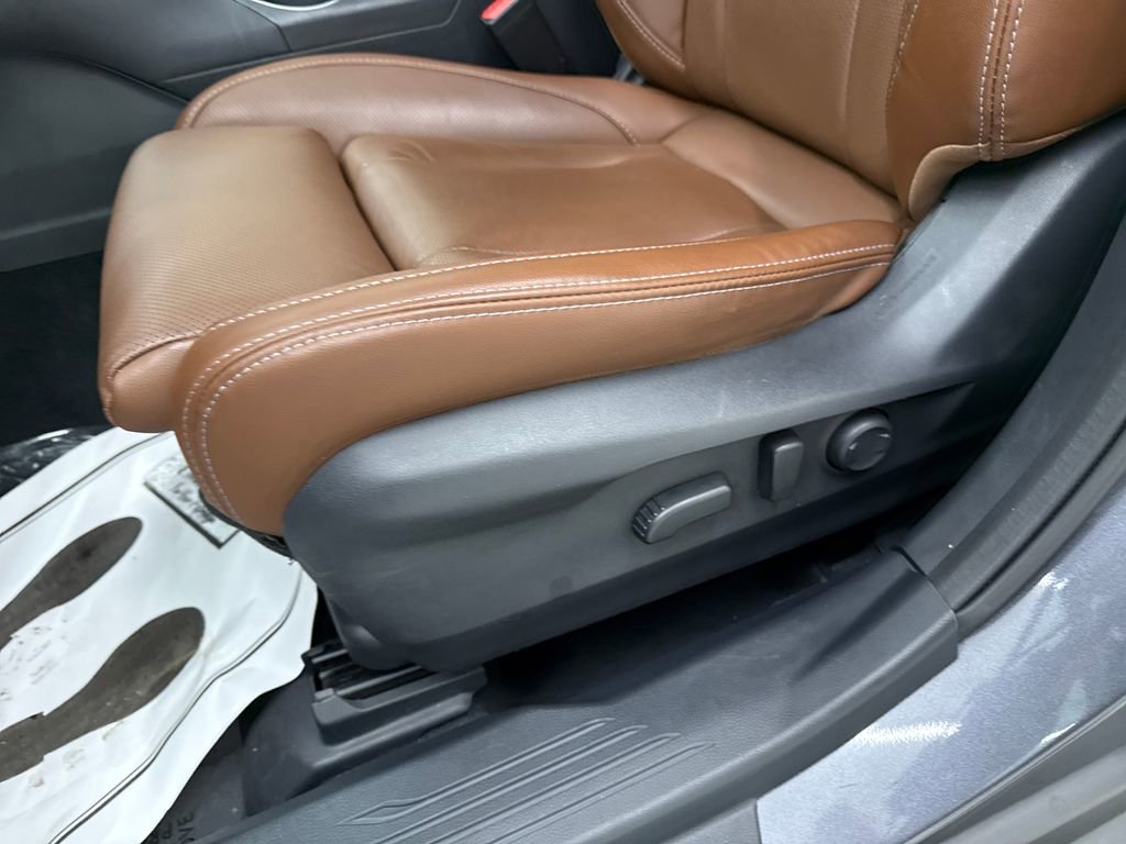 Certified 2022 Subaru Outback Touring AWD/4WD image 12