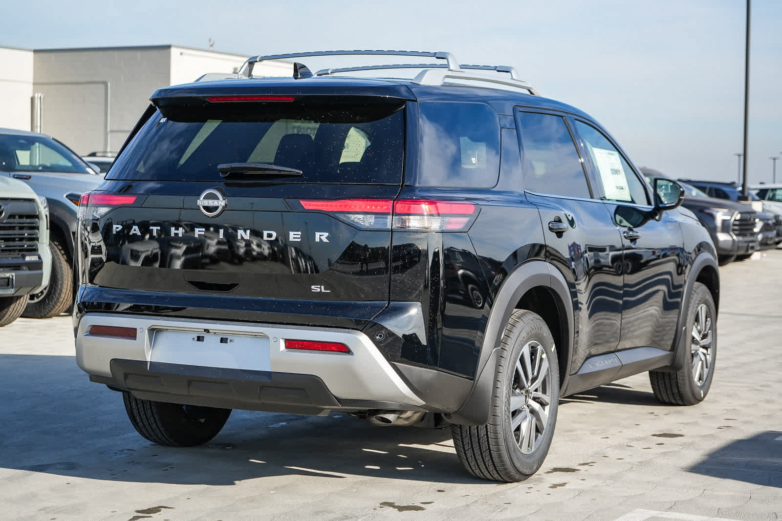Used 2025 Nissan Pathfinder SL FWD image 6