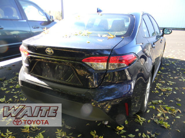 Used 2024 Toyota Corolla LE w/ LE Convenience Package FWD image 2
