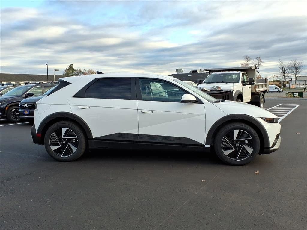 New 2025 Hyundai Ioniq 5 SE image 4