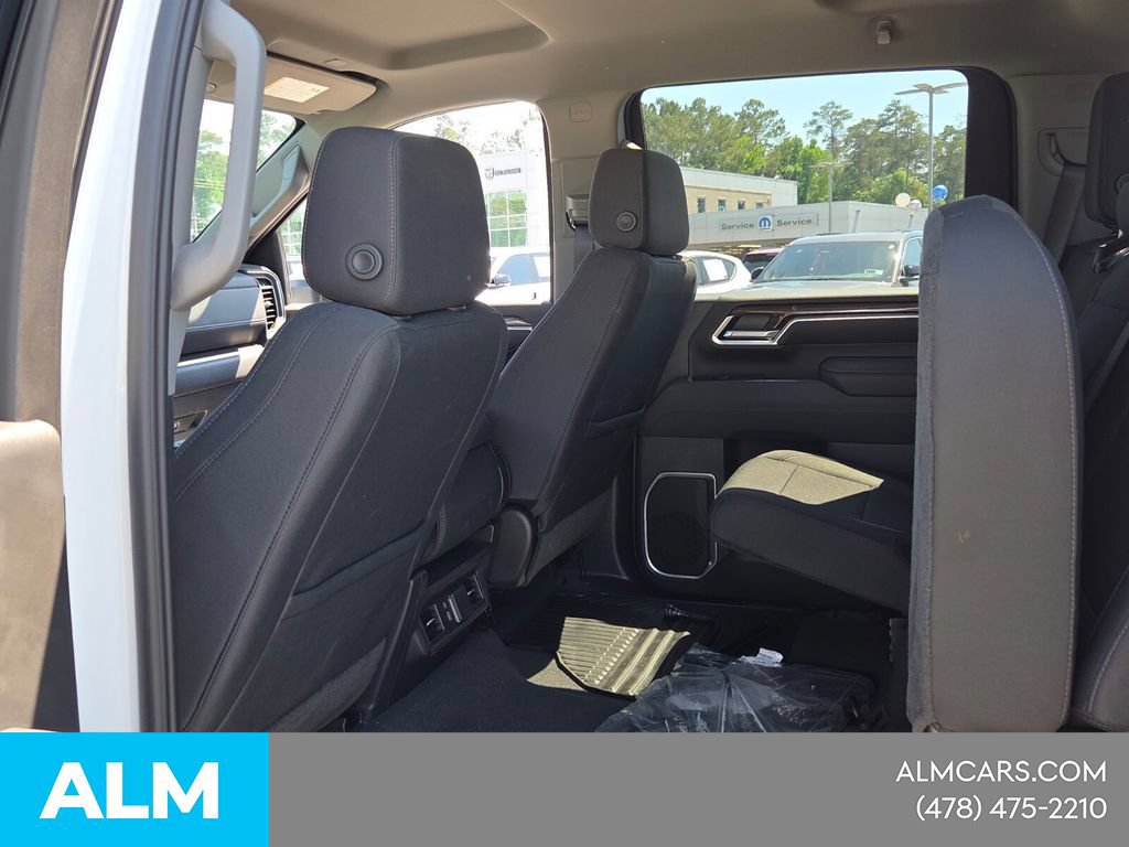 Used 2025 Chevrolet Silverado 2500 LT w/ Convenience Package AWD/4WD image 11