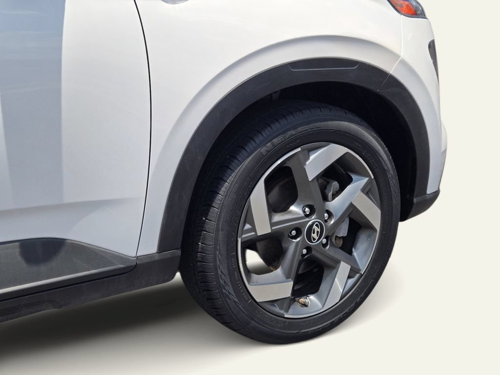 Used 2022 Hyundai Venue SEL w/ Cargo Package FWD image 4
