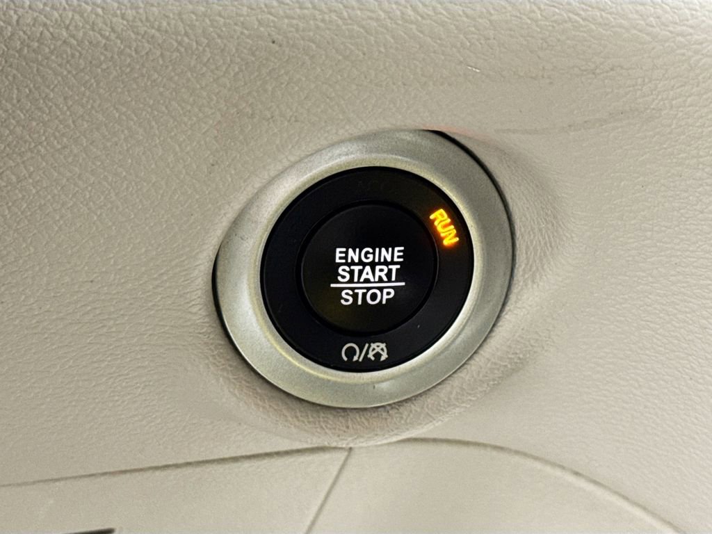 Used 2018 Chrysler Pacifica Touring-L FWD image 16