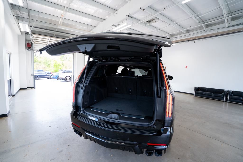 Used 2025 Cadillac Escalade ESV V image 58