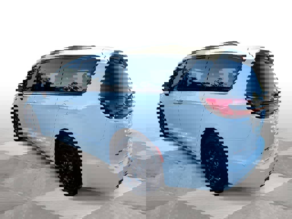 Used 2024 Chrysler Pacifica Premium image 6