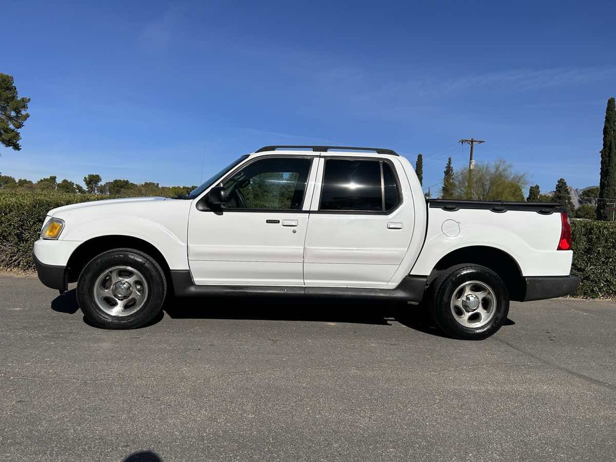 Used 2005 Ford Explorer Sport Trac XLT RWD image 2