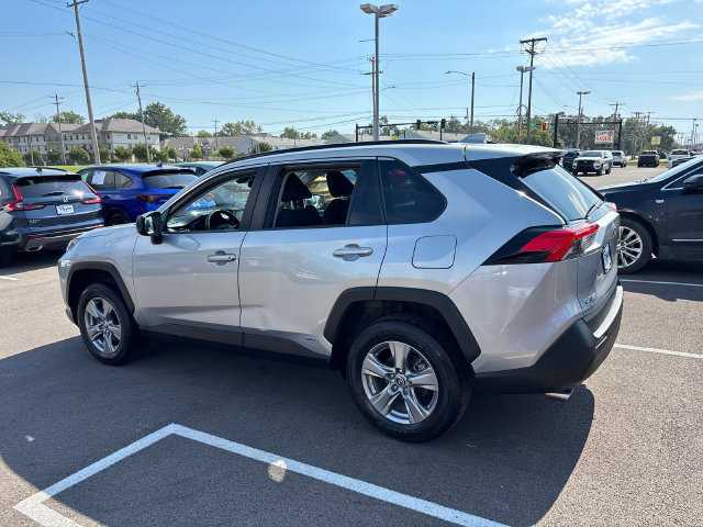 Used 2022 Toyota RAV4 LE AWD/4WD image 7