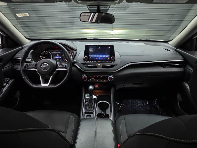 Used 2022 Nissan Altima 2.5 SV w/ SV Premium Package FWD image 11