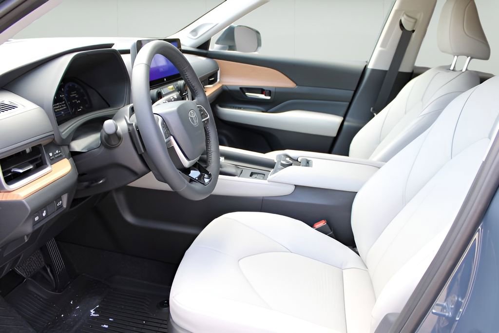 Certified 2026 Toyota Grand Highlander Platinum image 8