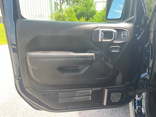 Used 2025 Jeep Gladiator Sport AWD/4WD image 11