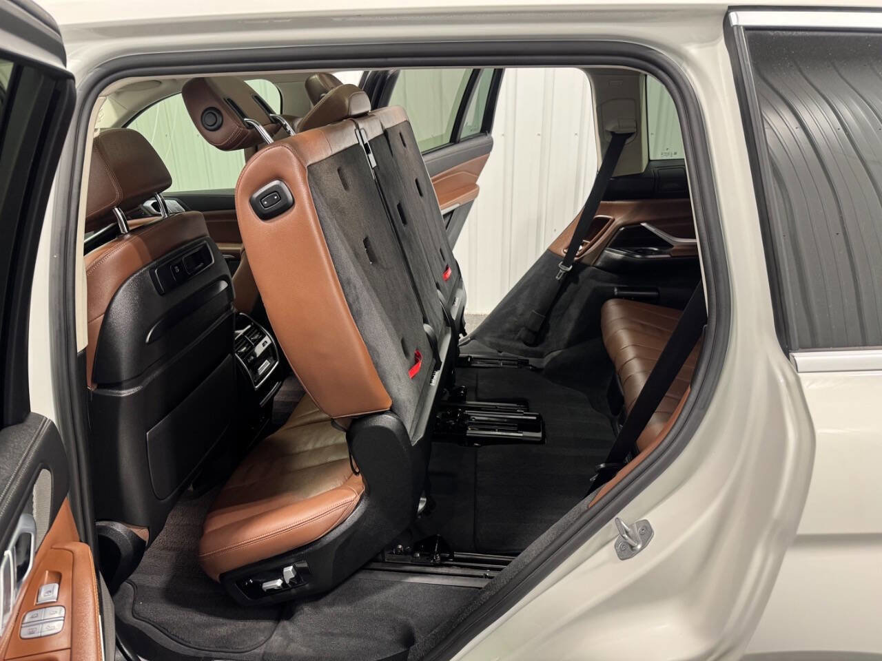 Used 2021 BMW X7 xDrive40i w/ Premium Package image 17