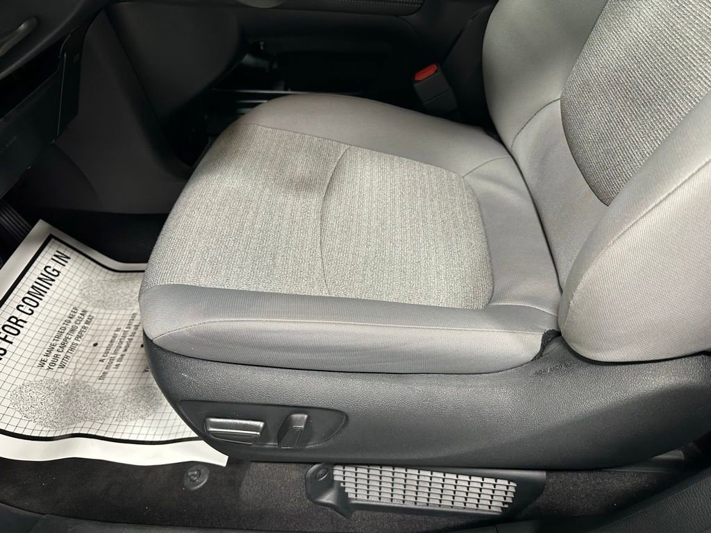 Used 2025 Toyota Sienna LE image 13