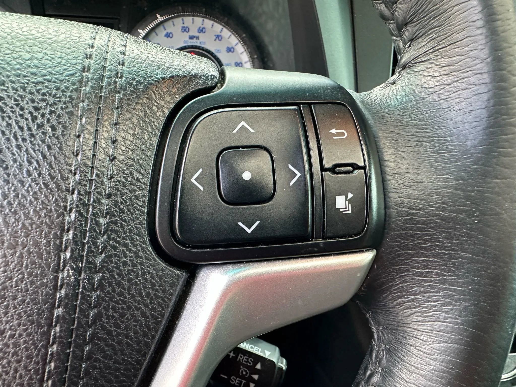 Used 2017 Toyota Sienna SE image 30