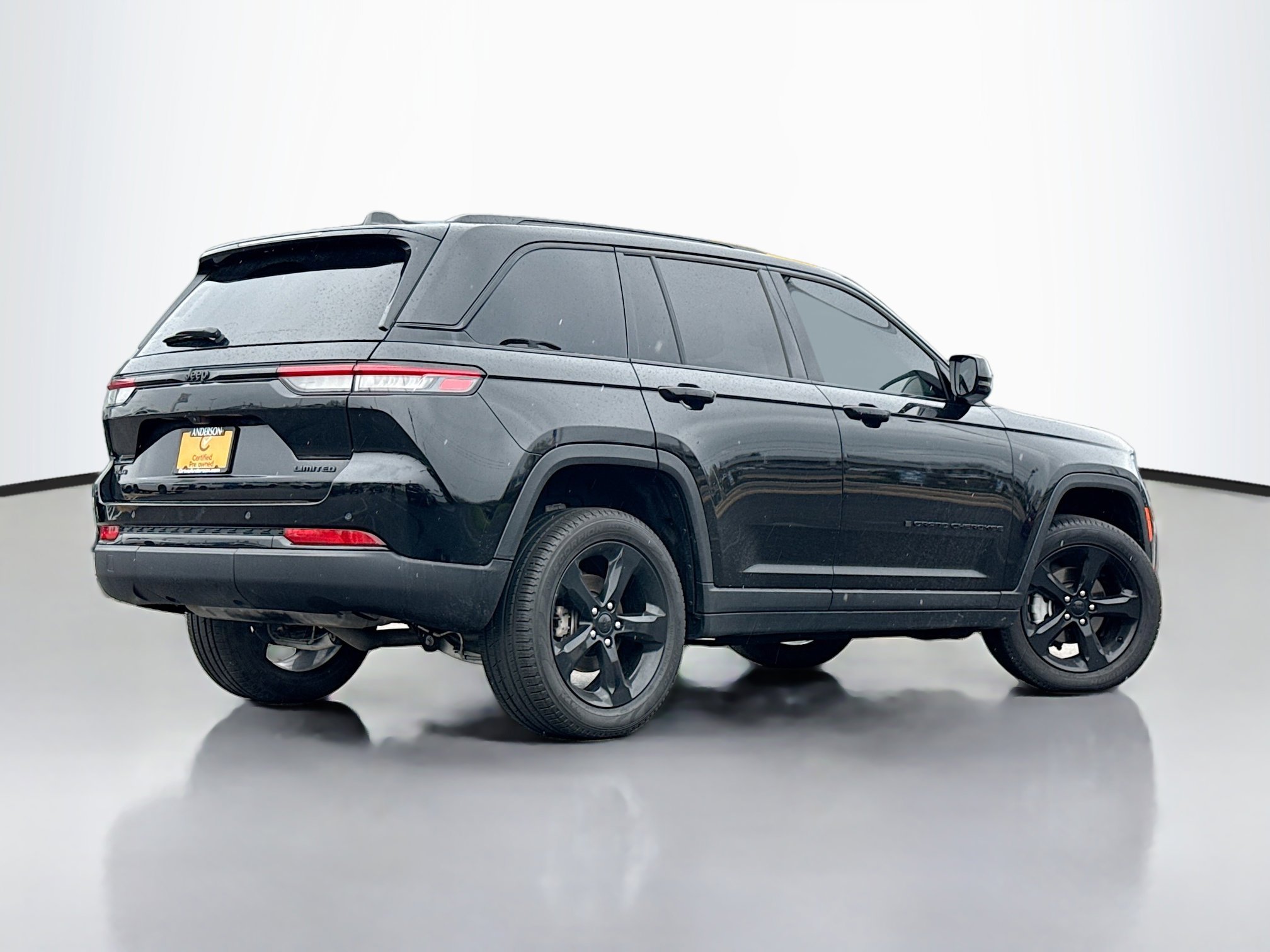 Used 2024 Jeep Grand Cherokee Limited w/ Black Appearance Package image 2